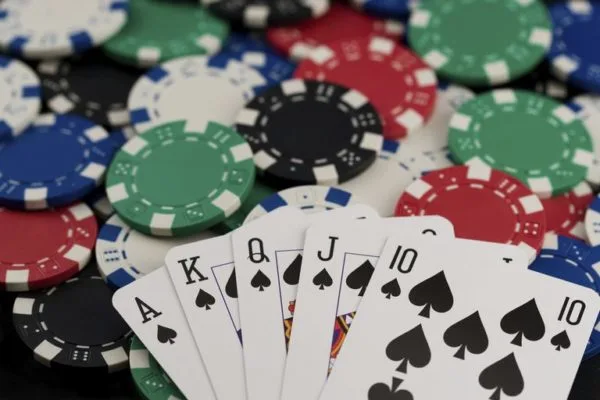 Strategi Poker Online: Tips Menang